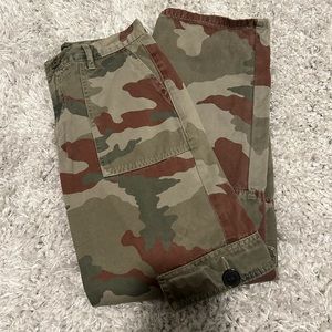 ZARA WIDE LEG CAMO PANTS SIZE 2